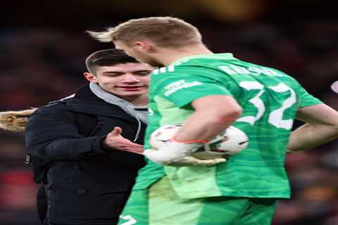 Angry Arsenal keeper Aaron Ramsdale snubs handshake with pitch invader during Carabao Cup defeat to ..