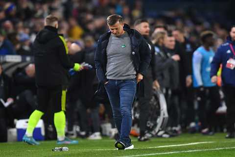 Leeds fans chant for Marcelo Bielsa after just 80 SECONDS vs Aston Villa as crowd turns against new ..