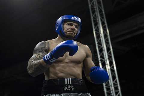 Is Sonny Bill Williams vs Barry Hall on TV? Channel, start time and live stream for boxing match..