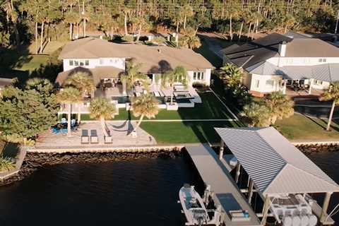 Take a tour of Cameron Smith’s gorgeous Florida $2.4m house including F1 simulator, car collection..