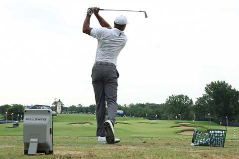 This is the last thing Tiger Woods does on the range before playing