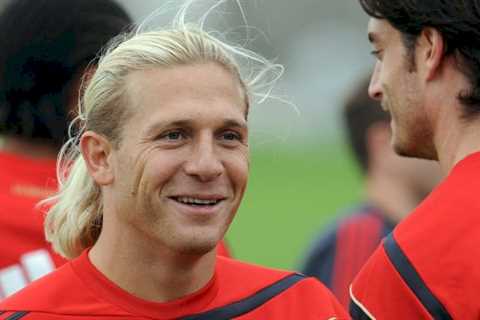 Ex-Liverpool star Andriy Voronin unrecognisable in charity clash after fleeing Russia