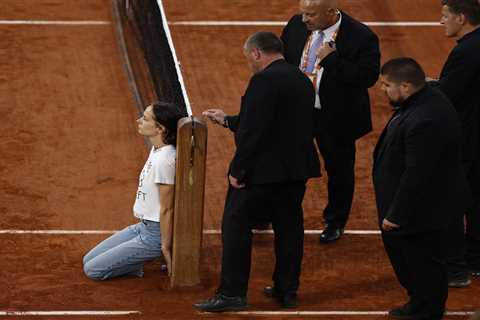 French Open semi-final suspended as female protester ties herself to net in middle of Cilic vs Ruud ..