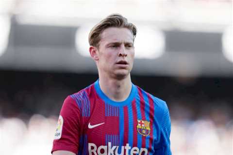 Manchester United hold talks with alternative midfielders in case Frenkie de Jong deal collapses