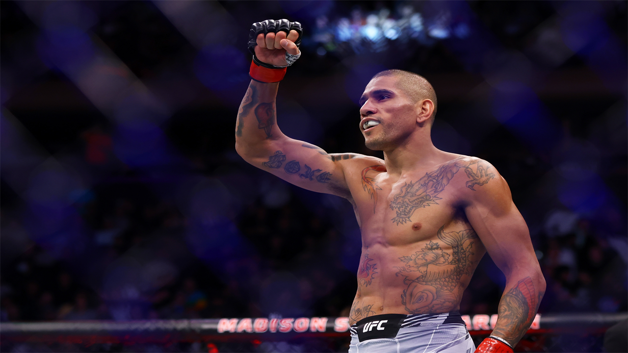 Israel Adesanya ‘doesn’t think’ Pereira will deserve title shot with UFC 276 win over Strickland but is eyeing trilogy