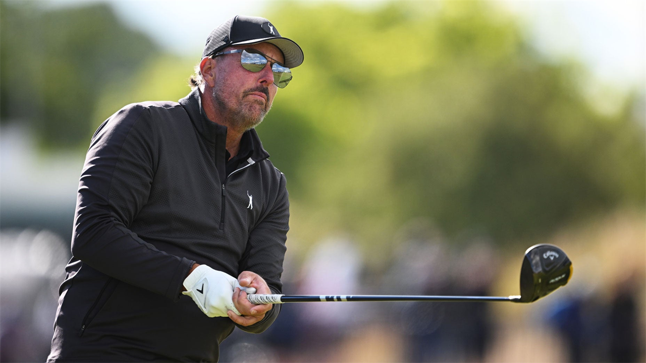 Phil Mickelson’s trip to St. Andrews ended in a whimper