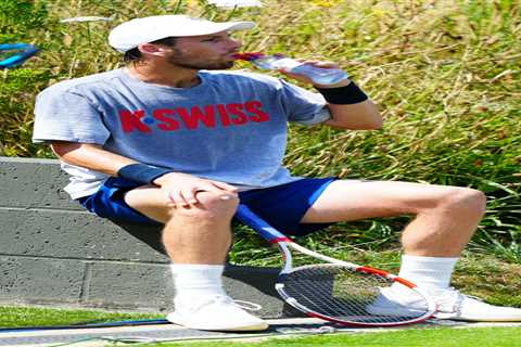 Brit Cameron Norrie cools down before Wimbledon semi final — with temperatures set to hit 29C