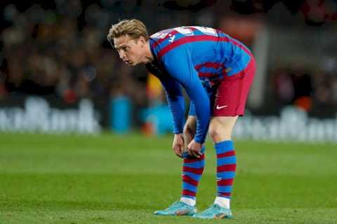 De Jong agent tells Man Utd to ‘give up’ on transfer as Chelsea encouraged to bid