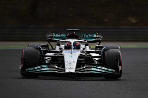 George Russell claims first-ever F1 pole with Lewis Hamilton seventh and Max Verstappen down in..