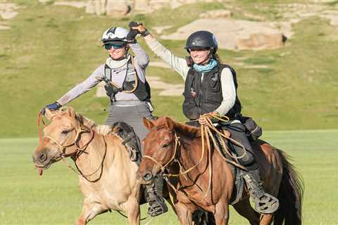 World’s longest horse race over 600 MILES ends in dead-heat… after winners team up to cross line..