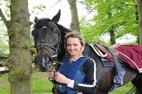 Former opera singer turned trainer Heather Main “honoured” to sing the national anthem at Newbury