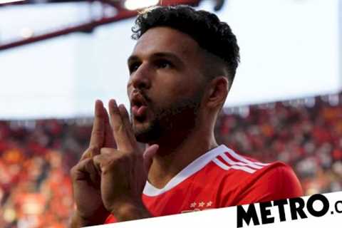 Manchester United set for transfer battle over Benfica star striker