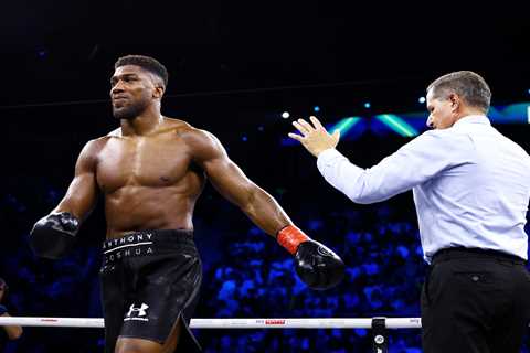 Anthony Joshua offered training by top British coach with heavyweight set to trial new team ahead..