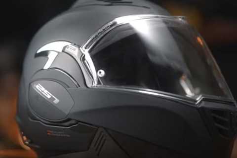 5 Best Flip-Up Helmets Under $200 With One That Stands Out