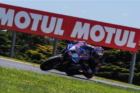 Is Razgatlioglu in trouble at Phillip Island?