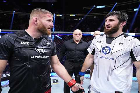 Jan Blachowicz selflessly begs referee to give Magomed Ankalaev title after judges scored..