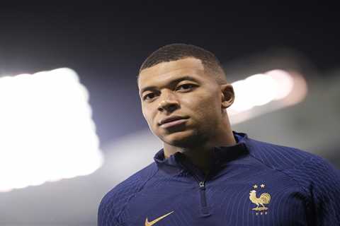 Watch awkward moment Kylian Mbappe is dug out by Didier Deschamps in France World Cup meeting