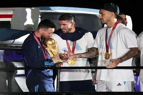 Messi and Argentina’s World Cup heroes almost wiped out by street cable on open top bus parade as..