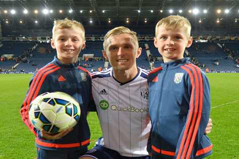 Man Utd icon Darren Fletcher to allow 16-year-old twins to sign pro deals with rivals City… despite ..