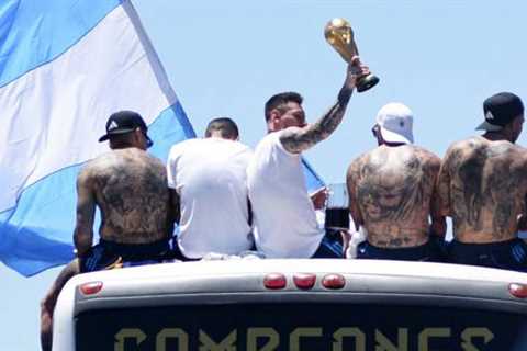 World Cup 2022: Argentina celebrate in Buenos Aires bus parade amid jubilant scenes