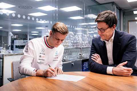 Toto Wolff gives hope to Mick Schumacher over potential F1 grid return : PlanetF1