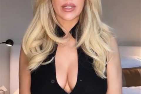 Paige Spiranac reveals warning signs that NFL star Joe Burrow has stolen your girl as she poses in..