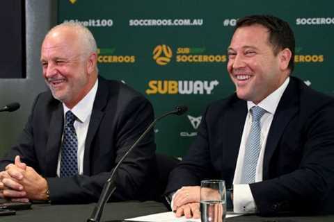 Australia coach Arnold to stay on until end of 2026 World Cup