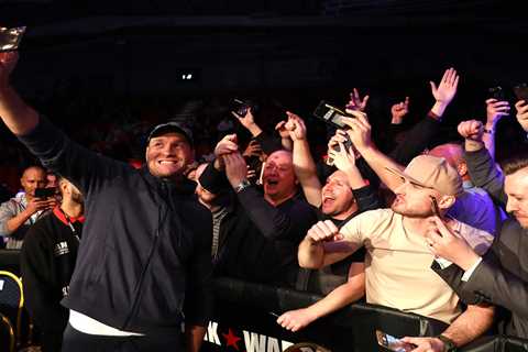 Tyson Fury says his mum can’t understand why he is so famous as she was confused by legion of fans..