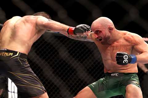 Alexander Volkanovski suffers horrific cut above eye in heartbreaking UFC 284 loss to Islam..