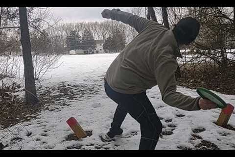 (mostly) Shredding my local pitch and putt disc golf course in the snow!