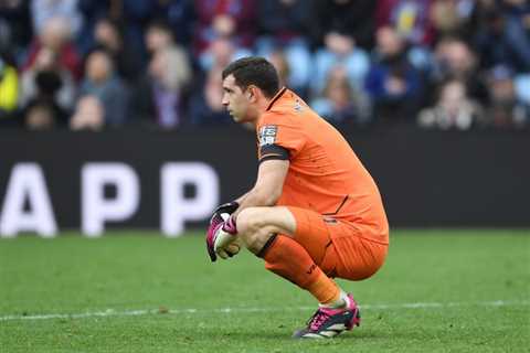 ‘I don’t like it’ – Unai Emery slams Emiliano Martinez for going up for late corner during Aston..