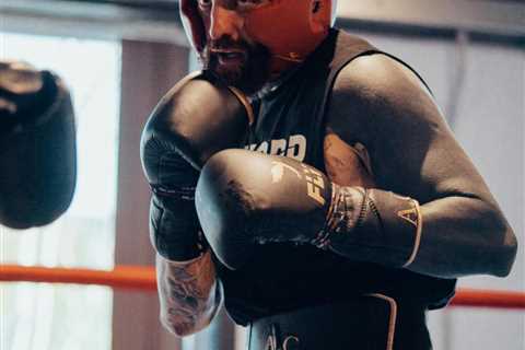 Touching reason behind Aaron Chalmers’ new gum shield for Floyd Mayweather fight after son ‘puts..