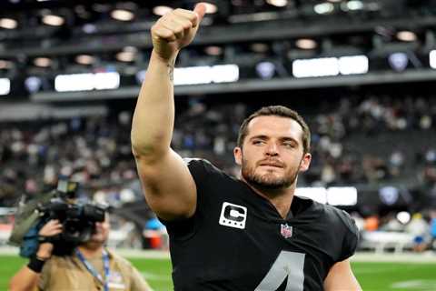 Derek Carr Reportedly Has An Annual Salary In Mind