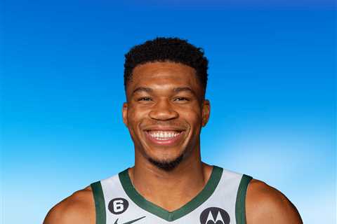 Giannis Antetokounmpo suffers knee injury