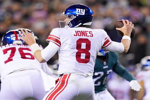 Giants agree to terms with QB Daniel Jones on long-term contract