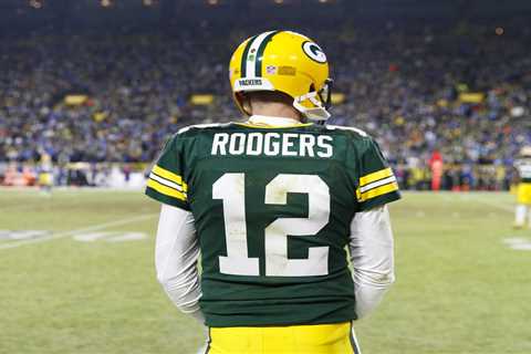 Analyzing Aaron Rodgers’ 2021 and 2022 statistical profiles