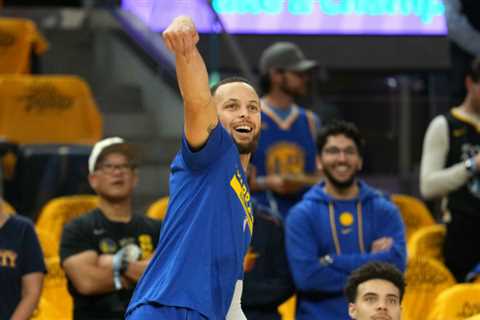 Warriors’ Steph Curry shows off bounce for 360 dunk before Game 4 vs. Kings