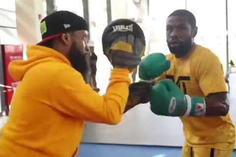 Watch boxing legend Floyd Mayweather effortlessly train in his mid 40s ahead of fight against crime ..