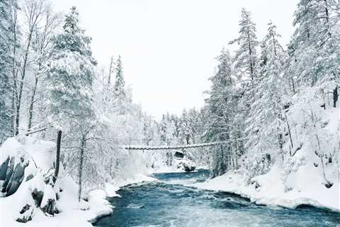 Snowy Vacation Spots With Scenic Snowmobile Trails