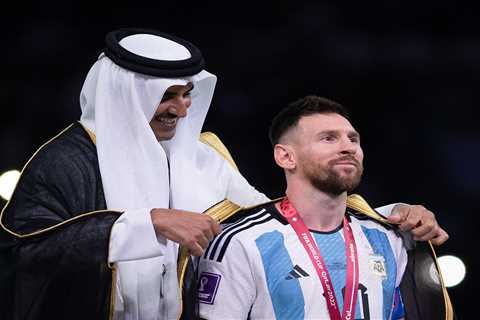 Mystery billionaire who placed black robe on Messi in World Cup is man behind Dettori’s fairytale..