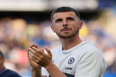 Chelsea fans say ‘hopefully the banner era is over’ as they notice awkward Mason Mount tribute at..