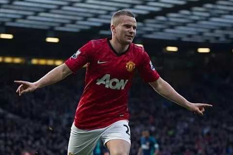 Former Manchester United midfielder Tom Cleverley retires from football at 33 due to injury