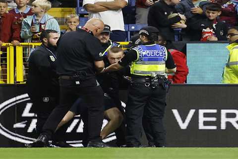 Burnley vs Man City: Pitch Invader Charges at Julian Alvarez