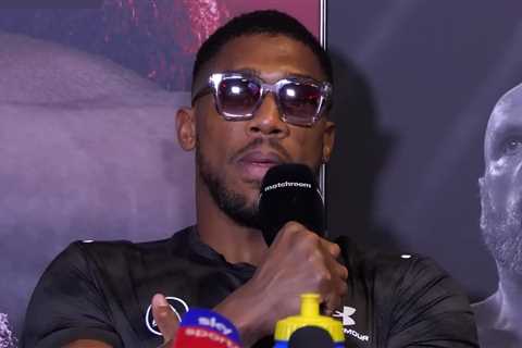 'Have they ever boxed before?' Anthony Joshua Claps Back at Fans Who Booed Him