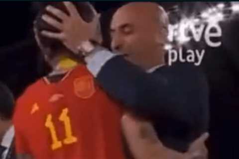 Jennifer Hermoso ‘didn’t like’ kiss with Spanish chief after World Cup final | Football