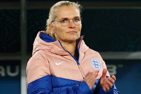 A touch of class! England boss Sarina Wiegman dedicates Women’s Coach of the Year award to World..