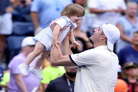 John Isner moves US Open crowd by celebrating with family: “It’s exciting”