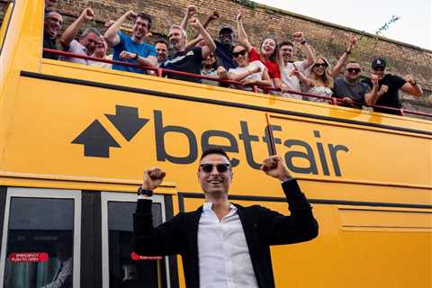 Dimitar Berbatov surprises Arsenal fans with a treat after leaving before win against Man Utd