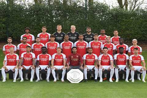 Arsenal pose for squad photo alongside Community Shield and team dog