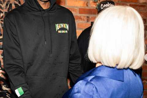 Snoop Dogg surprises Conor McGregor's mother Margaret with visit to Black Forge Inn